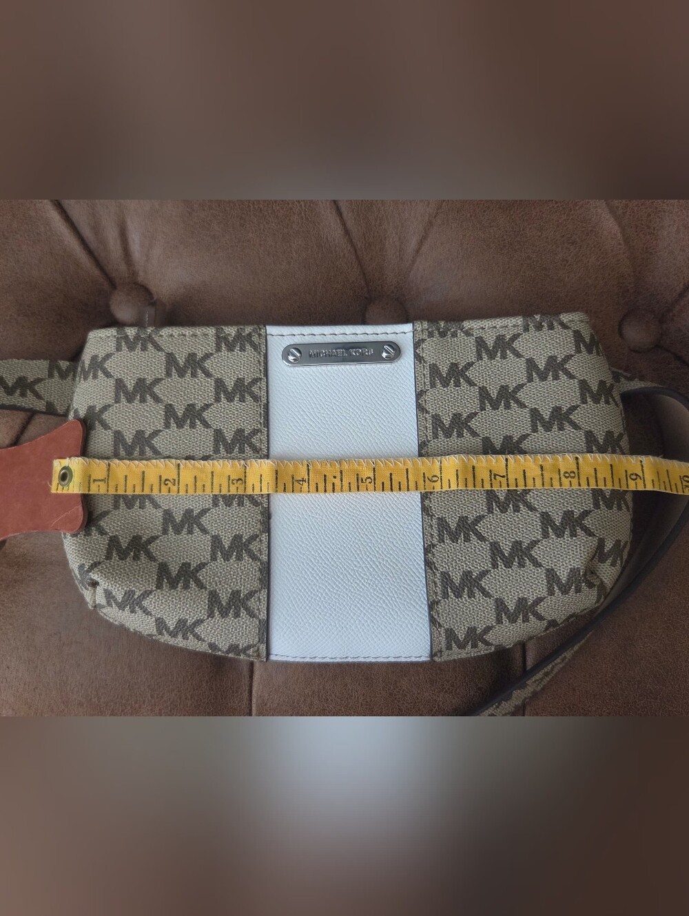 Michael Kors Beige And White Belt Bag ~ Size L/XL - Picture 6 of 9